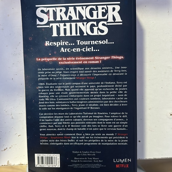 Stranger Things book - Picture 2 of 3